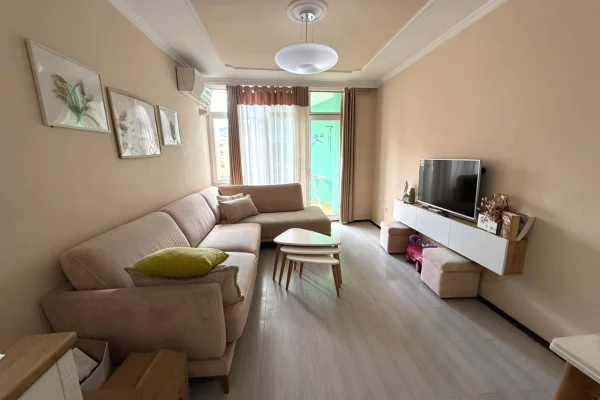🏢Komuna Parisit,perballe German Computers,jepet me qera apartament 2+1,i mobiluar.75,000Leke 