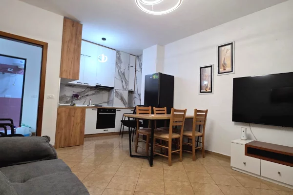 Shtepi me qera 1+1 ne Tirane - 50,000 Leke