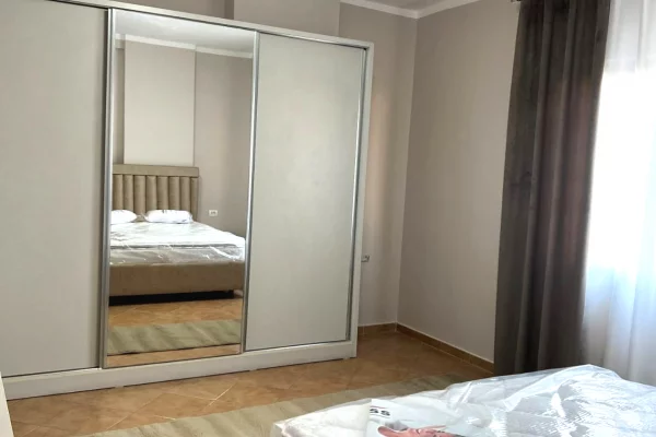 Shtepi me qera Apartament ne Tirane, 1+1, Mobilimi E mobiluar, Pagesa 50,000  Leke.