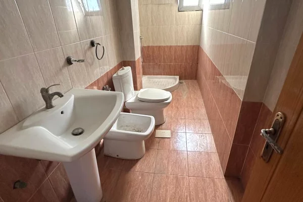 House for Sale Apartment in Tirana, 2+1, Furniture In Part, Payment 120,000  Euro.