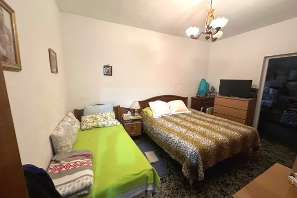 Shtepi ne shitje Apartament ne Tirane, 2+1, Mobilimi E mobiluar, Pagesa 12,000,000  Leke.