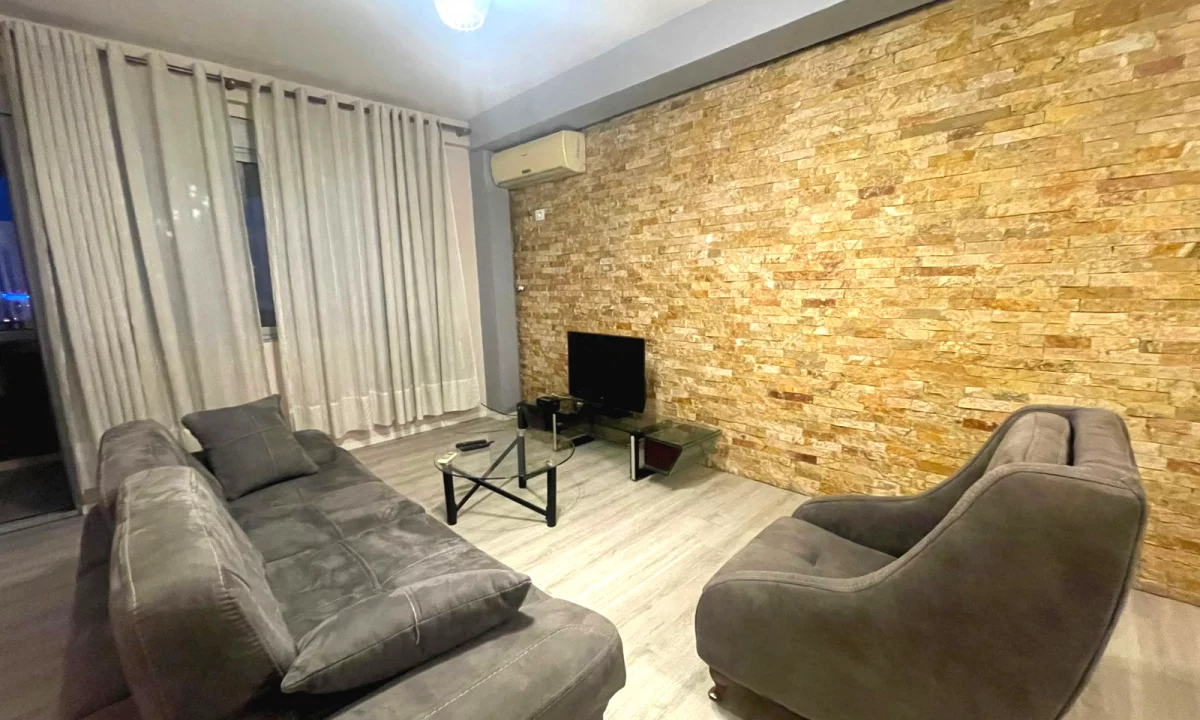 Shtepi me qera Apartament ne Tirane, 2+1, Mobilimi E mobiluar, Pagesa 600  Euro.