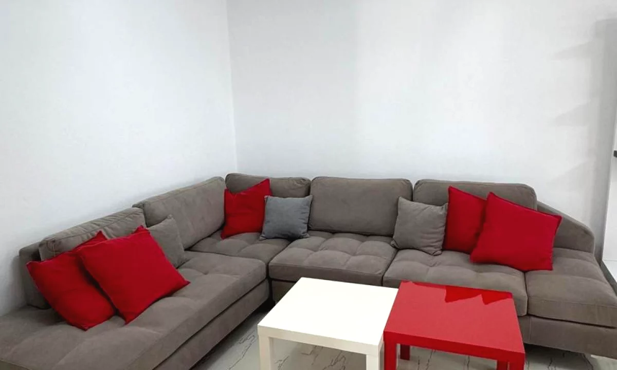 Shtepi me qera Vila Luksoze ne Tirane, 2+1, Mobilimi E mobiluar, Pagesa 50,000  Leke.