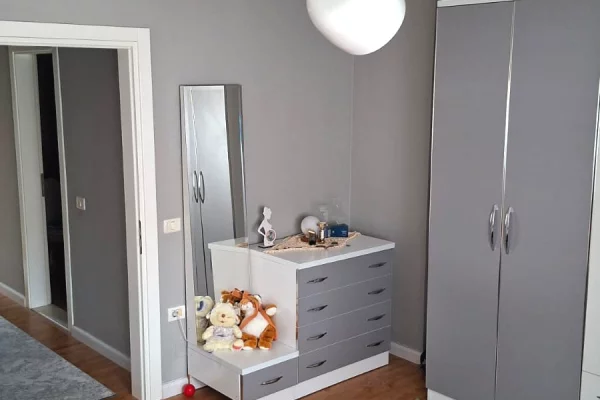 Shtepi me qera Apartament ne Tirane, 2+1, Mobilimi E mobiluar, Pagesa 70,000  Leke.