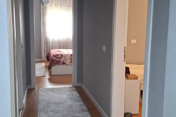 Shtepi me qera Apartament ne Tirane, 2+1, Mobilimi E mobiluar, Pagesa 70,000  Leke.