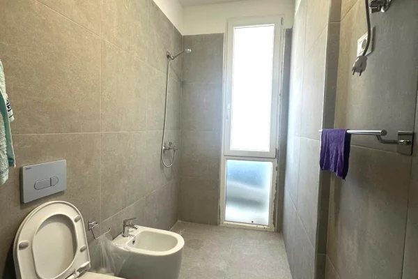 Shtepi me qera Apartament ne Tirane, 2+1, Mobilimi E mobiluar, Pagesa 70,000  Leke.