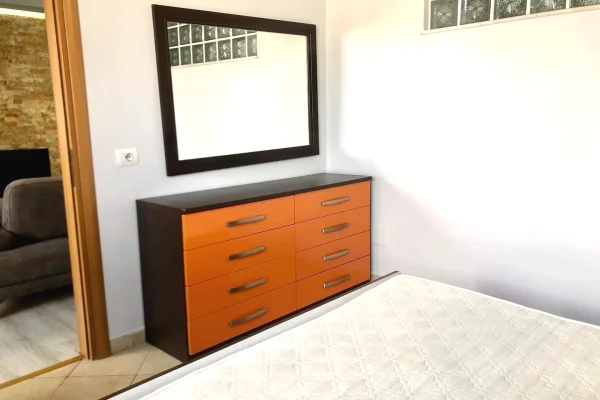 Shtepi me qera Apartament ne Tirane, 2+1, Mobilimi E mobiluar, Pagesa 600  Euro.