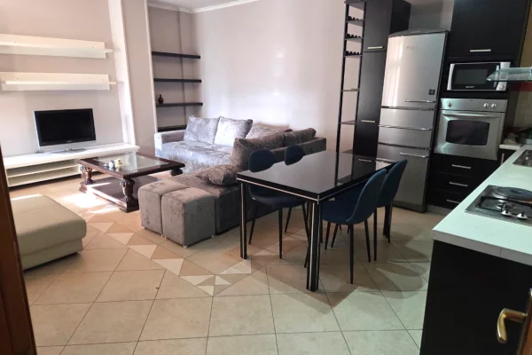 Shtepi me qera 2+1 ne Tirane - 60,000 Leke