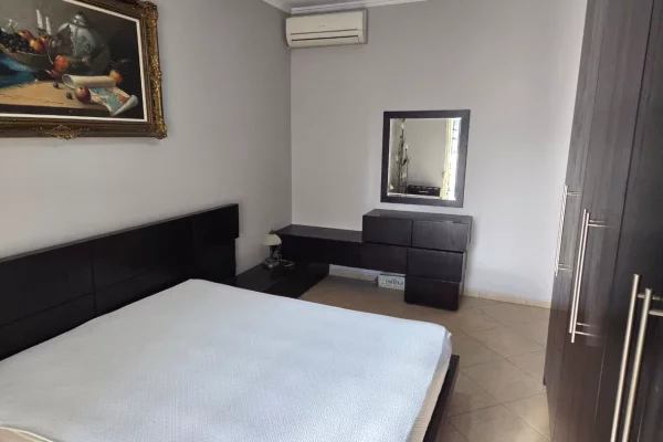 Shtepi me qera Apartament ne Tirane, 2+1, Mobilimi E mobiluar, Pagesa 60,000  Leke.