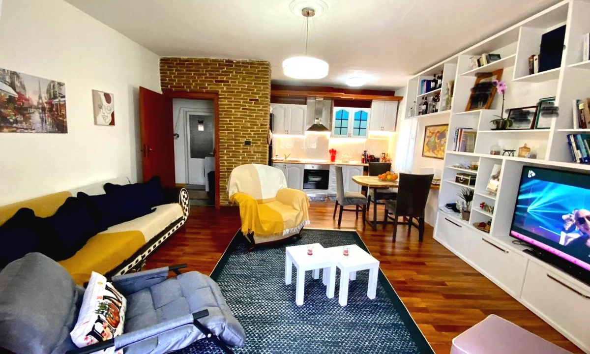 Shtepi me qera Apartament ne Tirane, 2+1, Mobilimi E mobiluar, Pagesa 60,000  Leke.