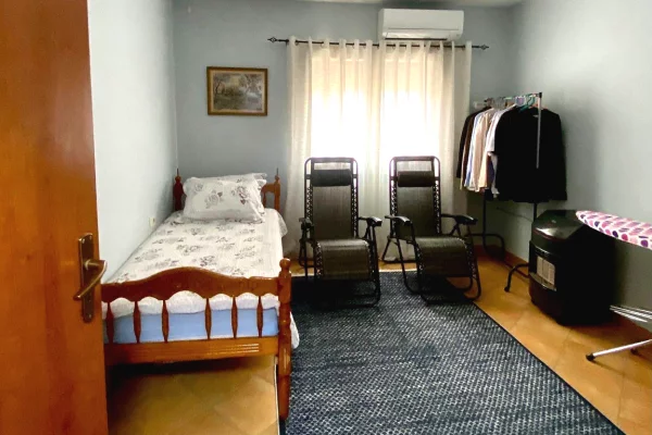 Shtepi me qera Apartament ne Tirane, 2+1, Mobilimi E mobiluar, Pagesa 60,000  Leke.