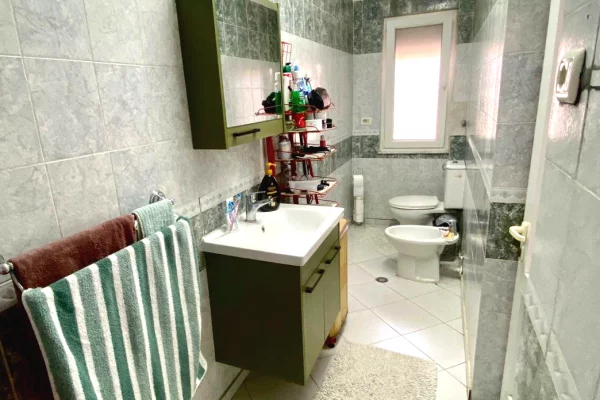 Shtepi me qera Apartament ne Tirane, 2+1, Mobilimi E mobiluar, Pagesa 60,000  Leke.
