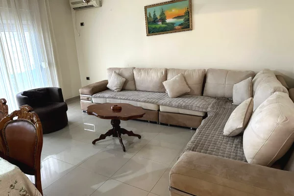Pas Qendres Glob,jepet me qera apartament 2+1,i mobiluar 500Euro