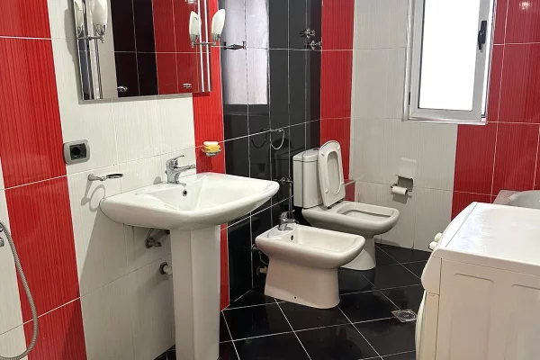 Shtepi me qera Apartament ne Tirane, 2+1, Mobilimi E mobiluar, Pagesa 500  Euro.