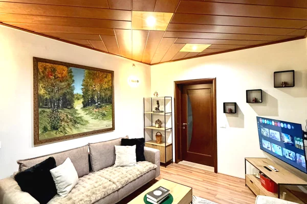 🏡 Jepet me qira Apartament 1+1 – përballë Kompleksit Delijorgji 