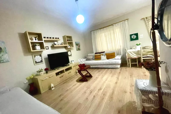 Appartamento in affitto a Tirana 1+1, Arredato