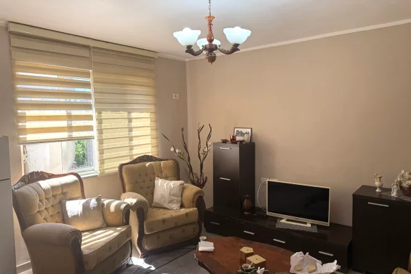 Shtepi me qera 1+1 ne Tirane - 40,000 Leke