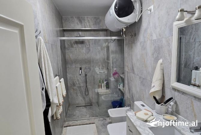 Shtepi ne shitje Apartament ne Tirane, 2+1, Mobilimi E mobiluar, Pagesa 295,000  Euro.