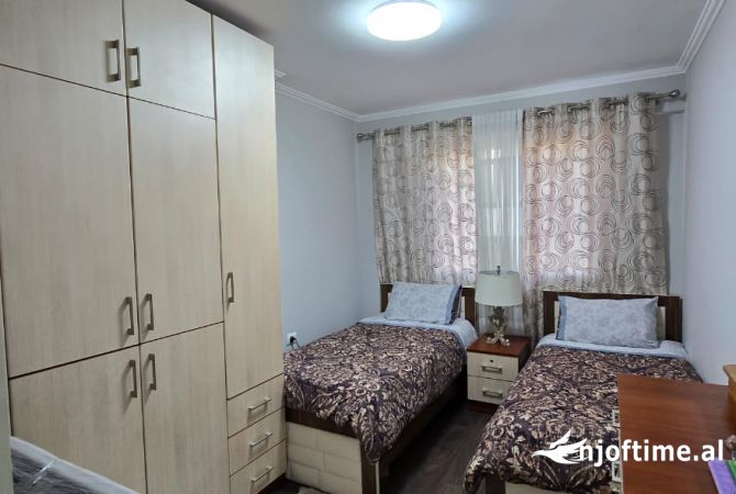 Shtepi ne shitje Apartament ne Tirane, 2+1, Mobilimi E mobiluar, Pagesa 295,000  Euro.