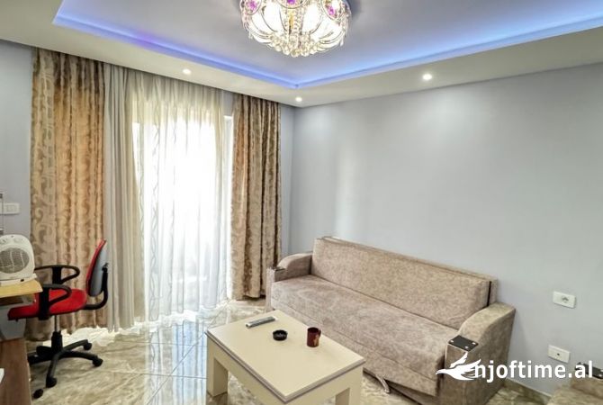 Tek Kryqezimi i Shkolles se Bashkuar,prane Credins Bank shitet apartament 1+1,125,000  €