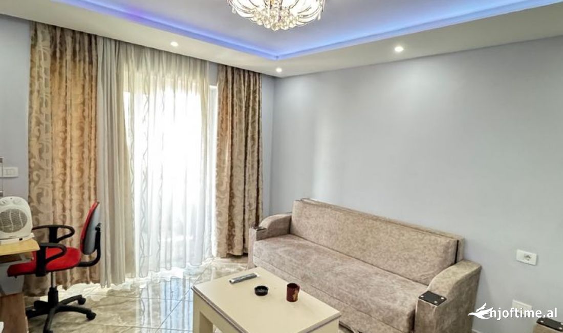 Shtepi ne shitje Apartament ne Tirane, 1+1, Mobilimi E mobiluar, Pagesa 125,000  Euro.