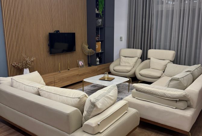 Shtepi me qera Duplex(shtepi me 2 kate) ne Tirane, 3+1, Mobilimi E mobiluar, Pagesa 1,000  Euro.