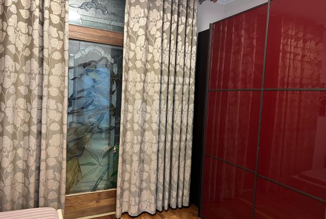 Shtepi me qera Duplex(shtepi me 2 kate) ne Tirane, 3+1, Mobilimi E mobiluar, Pagesa 1,000  Euro.