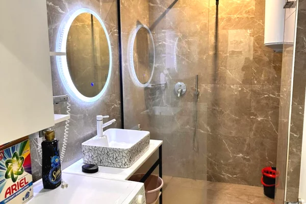 Shtepi me qera Apartament ne Tirane, 1+1, Mobilimi E mobiluar, Pagesa 700  Euro.