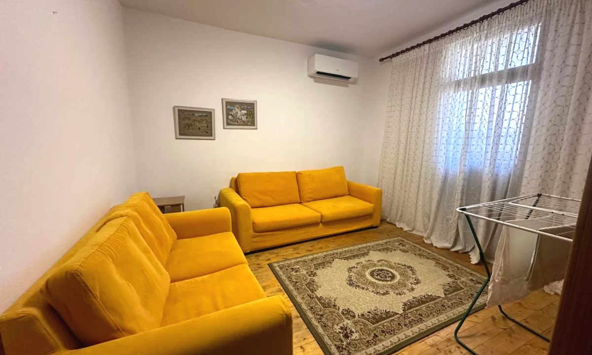 Shtepi me qera Vila Luksoze ne Tirane, 2+1, Mobilimi E mobiluar, Pagesa 50,000  Leke.