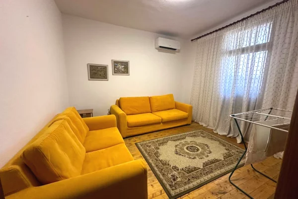Shtepi me qera 2+1 ne Tirane - 50,000 Leke