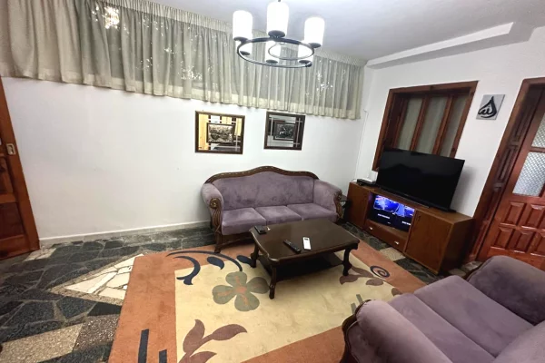 Shtepi me qera Vila Luksoze ne Tirane, 2+1, Mobilimi E mobiluar, Pagesa 50,000  Leke.