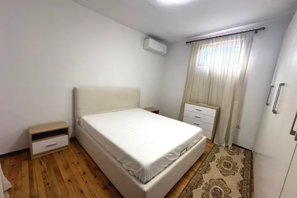 Shtepi me qera Vila Luksoze ne Tirane, 2+1, Mobilimi E mobiluar, Pagesa 50,000  Leke.