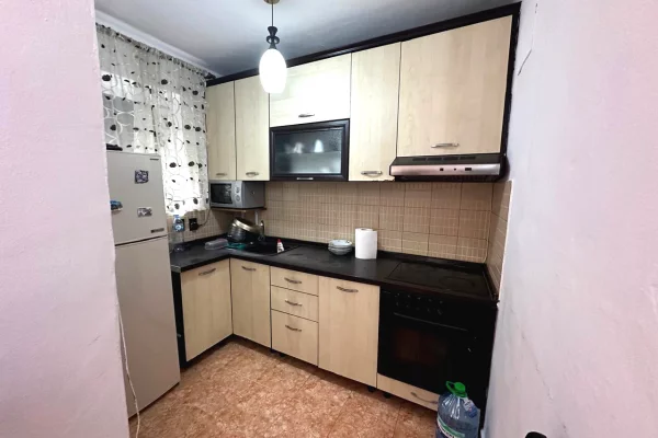 Shtepi me qera Apartament ne Tirane, 3+1, Mobilimi E mobiluar, Pagesa 50,000  Leke.
