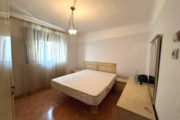 Shtepi me qera Apartament ne Tirane, 3+1, Mobilimi E mobiluar, Pagesa 50,000  Leke.
