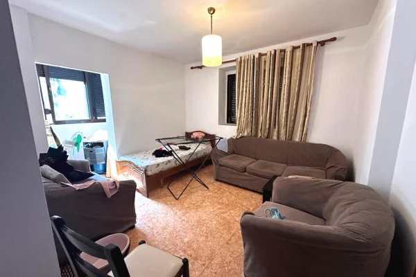 Shtepi me qera Apartament ne Tirane, 3+1, Mobilimi E mobiluar, Pagesa 50,000  Leke.