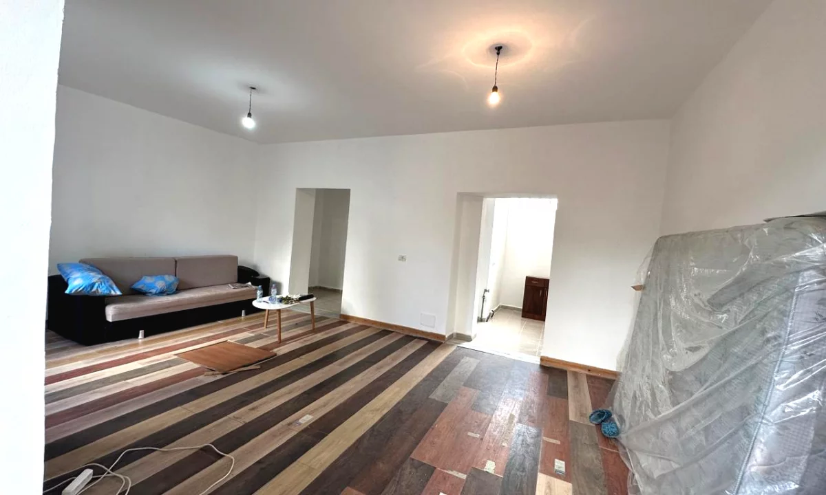 Shtepi me qera Vila Luksoze ne Tirane, 1+1, Mobilimi Pjeserisht e mobiluar, Pagesa 50,000  Leke.