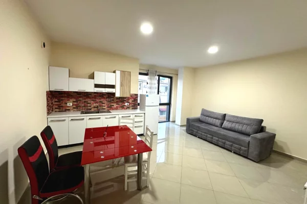 Shtepi me qera 2+1 ne Tirane - 650 Euro