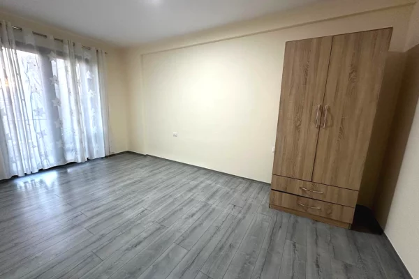 Shtepi me qera Apartament ne Tirane, 2+1, Mobilimi E mobiluar, Pagesa 650  Euro.