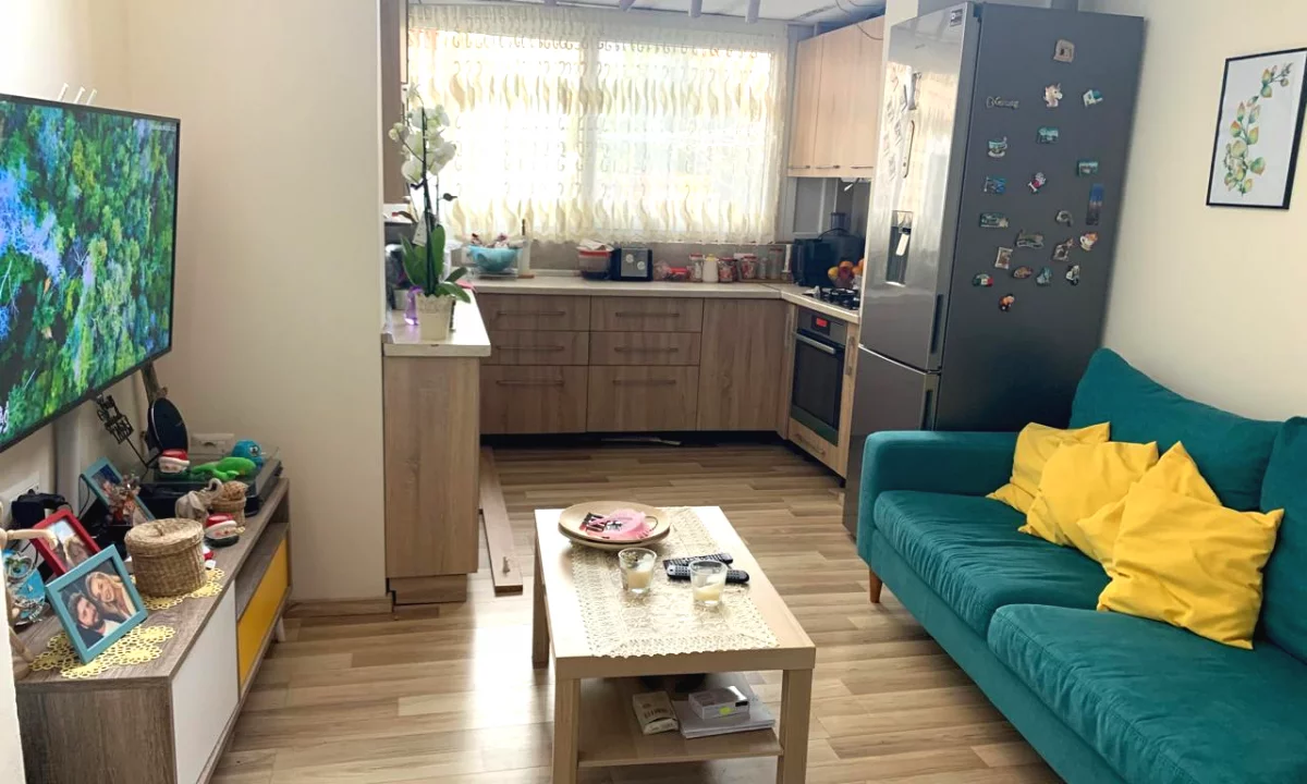 Shtepi me qera Duplex(shtepi me 2 kate) ne Tirane, 1+1, Mobilimi E mobiluar, Pagesa 50,000  Leke.