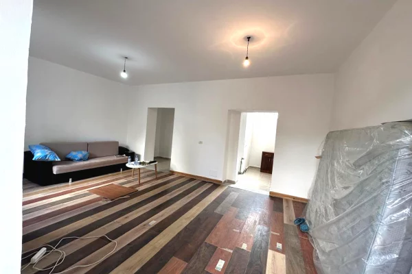 Shtepi me qera 1+1 ne Tirane - 50,000 Leke