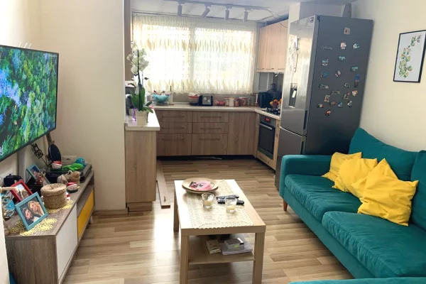 Shtepi me qera 1+1 ne Tirane - 50,000 Leke