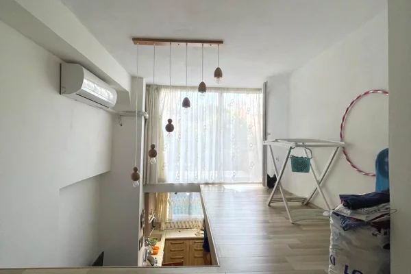 Shtepi me qera Duplex(shtepi me 2 kate) ne Tirane, 1+1, Mobilimi E mobiluar, Pagesa 50,000  Leke.