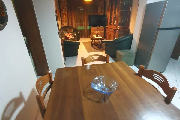 Shtepi me qera Vila Luksoze ne Tirane, 2+1, Mobilimi E mobiluar, Pagesa 50,000  Leke.