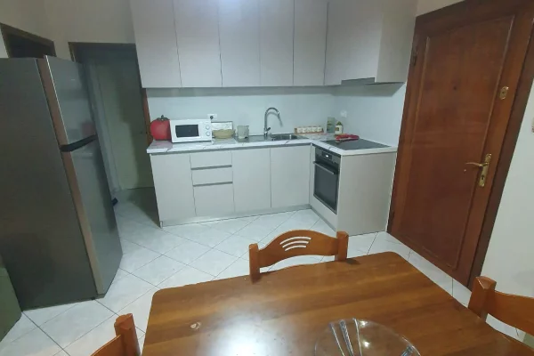 Shtepi me qera Vila Luksoze ne Tirane, 2+1, Mobilimi E mobiluar, Pagesa 50,000  Leke.