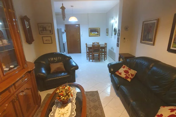 Shtepi me qera Vila Luksoze ne Tirane, 2+1, Mobilimi E mobiluar, Pagesa 50,000  Leke.