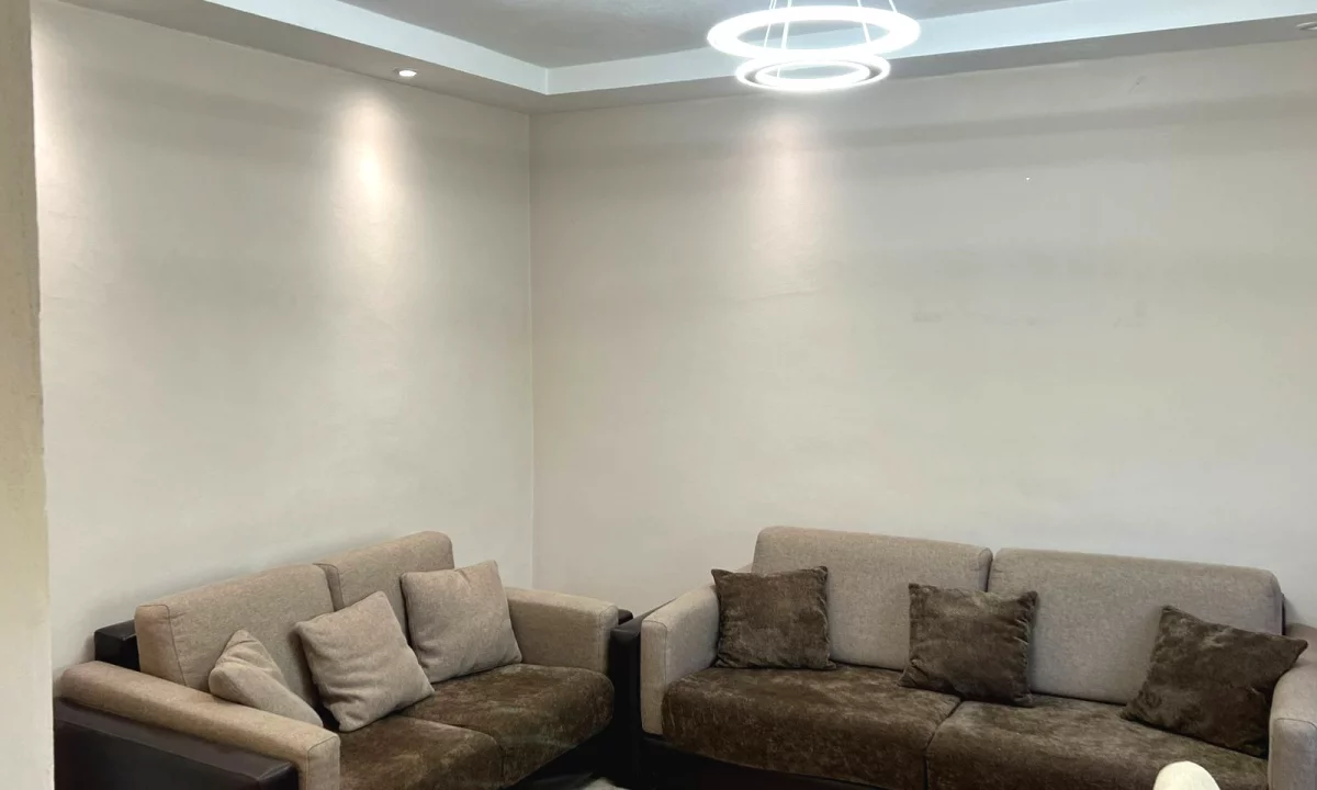 Shtepi me qera Apartament ne Tirane, 1+1, Mobilimi E mobiluar, Pagesa 50,000  Leke.