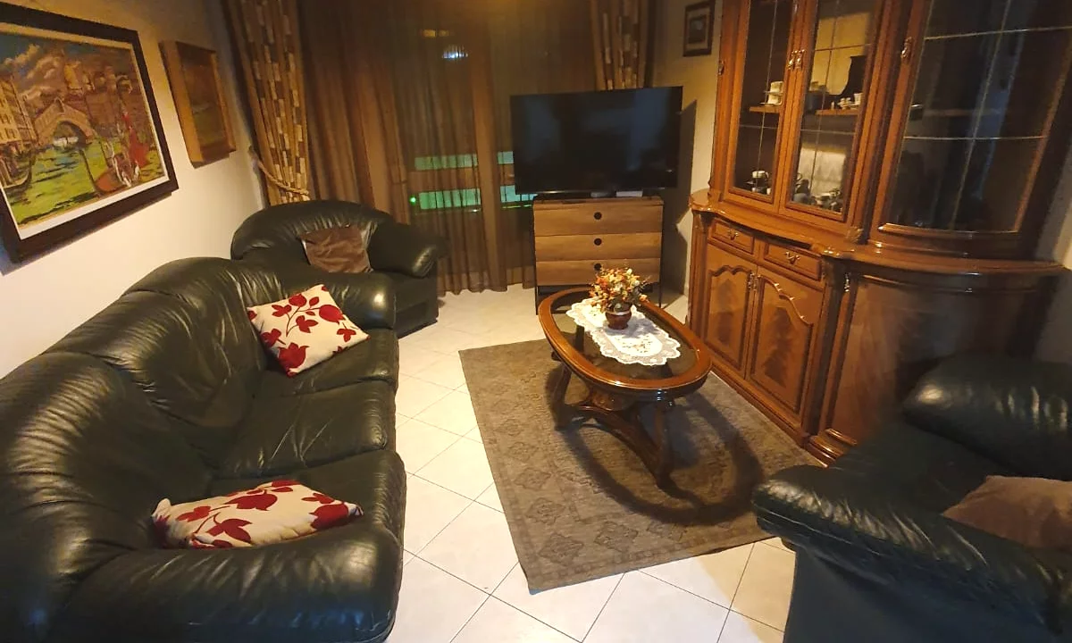 Shtepi me qera Vila Luksoze ne Tirane, 2+1, Mobilimi E mobiluar, Pagesa 50,000  Leke.