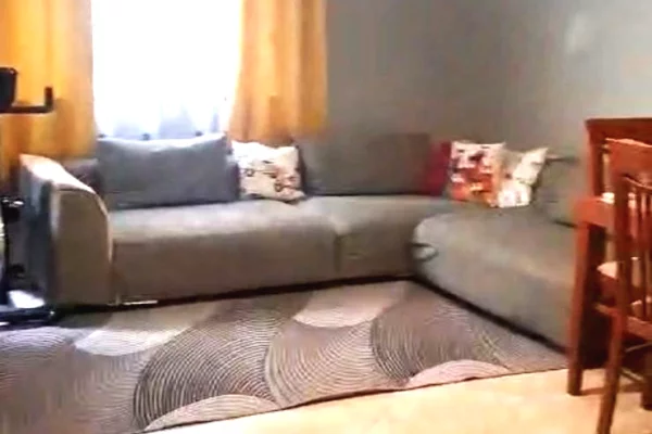 🏢Liqeni i Thate,prane Queen’s Coffe jepet me qera apartament 2+1,i mobiluar.60,000Leke   