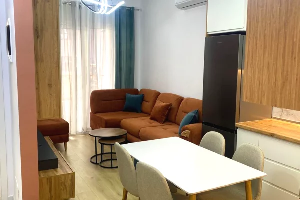 🏢Ne zonen e Ali Demit,Kompleksi Mangalem jepet me qera apartament 1+1 i mobiluar.40,000Leke     
