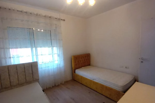 Shtepi me qera Apartament ne Tirane, 2+1, Mobilimi E mobiluar, Pagesa 55,000  Leke.